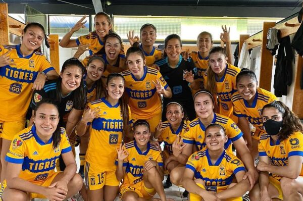 Tigres Femenil festejo