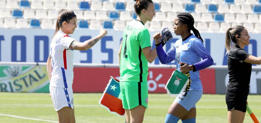 Endler y Guerrero saludando previo al partido