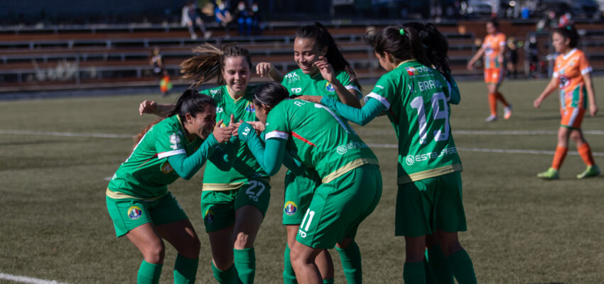 jugadoras de audax italiano celebrando