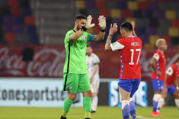 La Roja Claudio Bravo Gary Medel