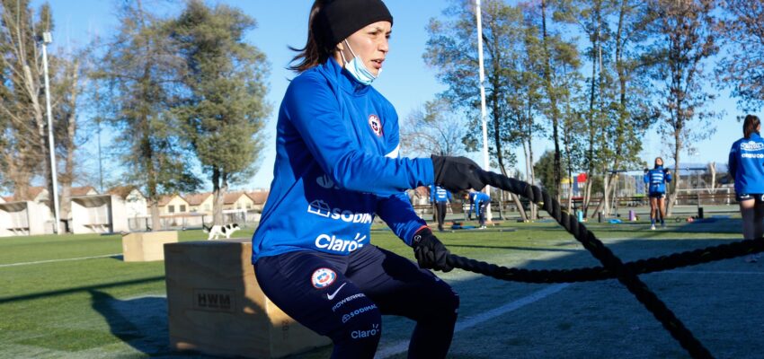 Karen Araya entrenando con La Roja