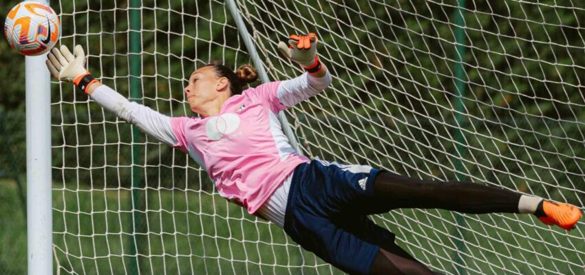 Triunfo ante Dijon 3-0 de Christiane Endler