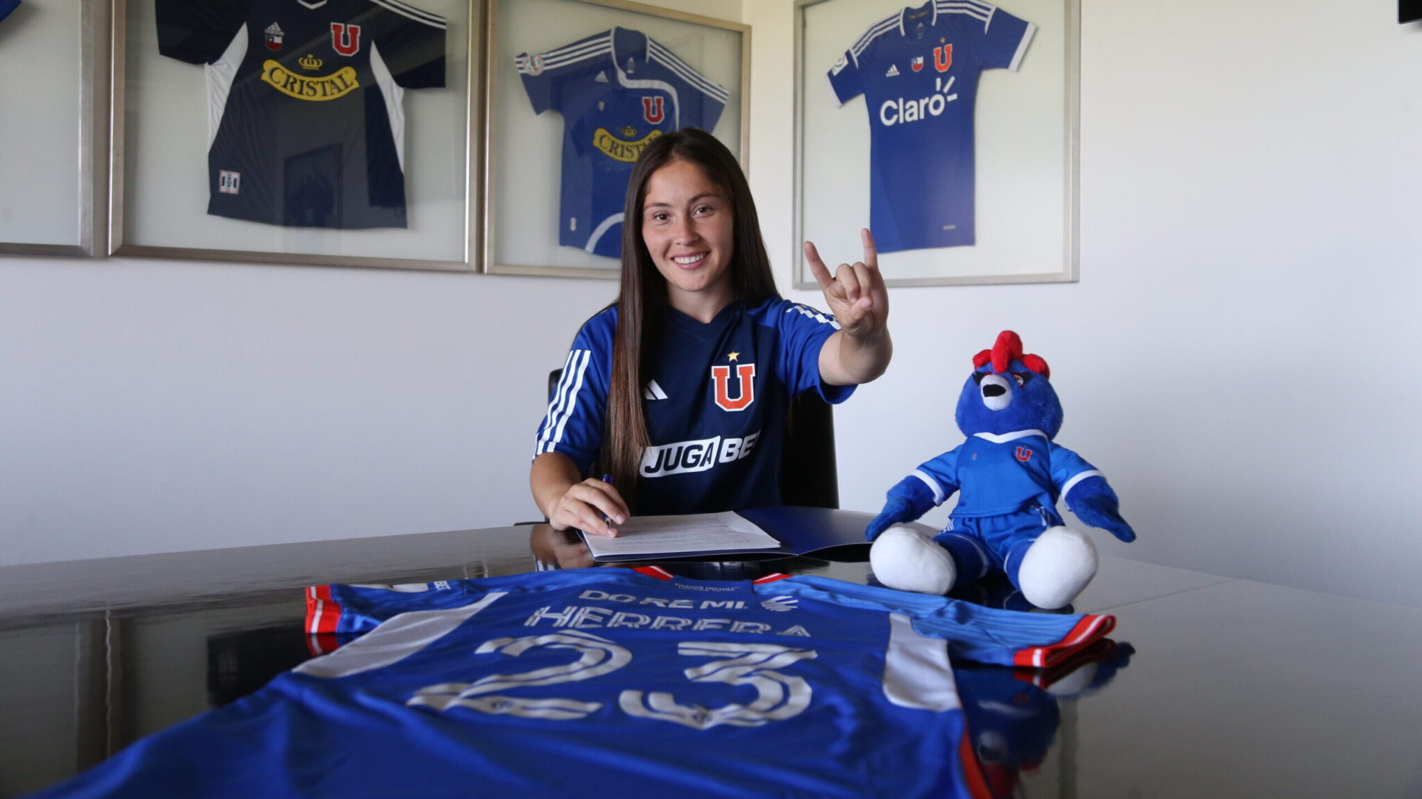 Universidad De Chile Oficializa El Fichaje De Claudia Herrera Contragolpe