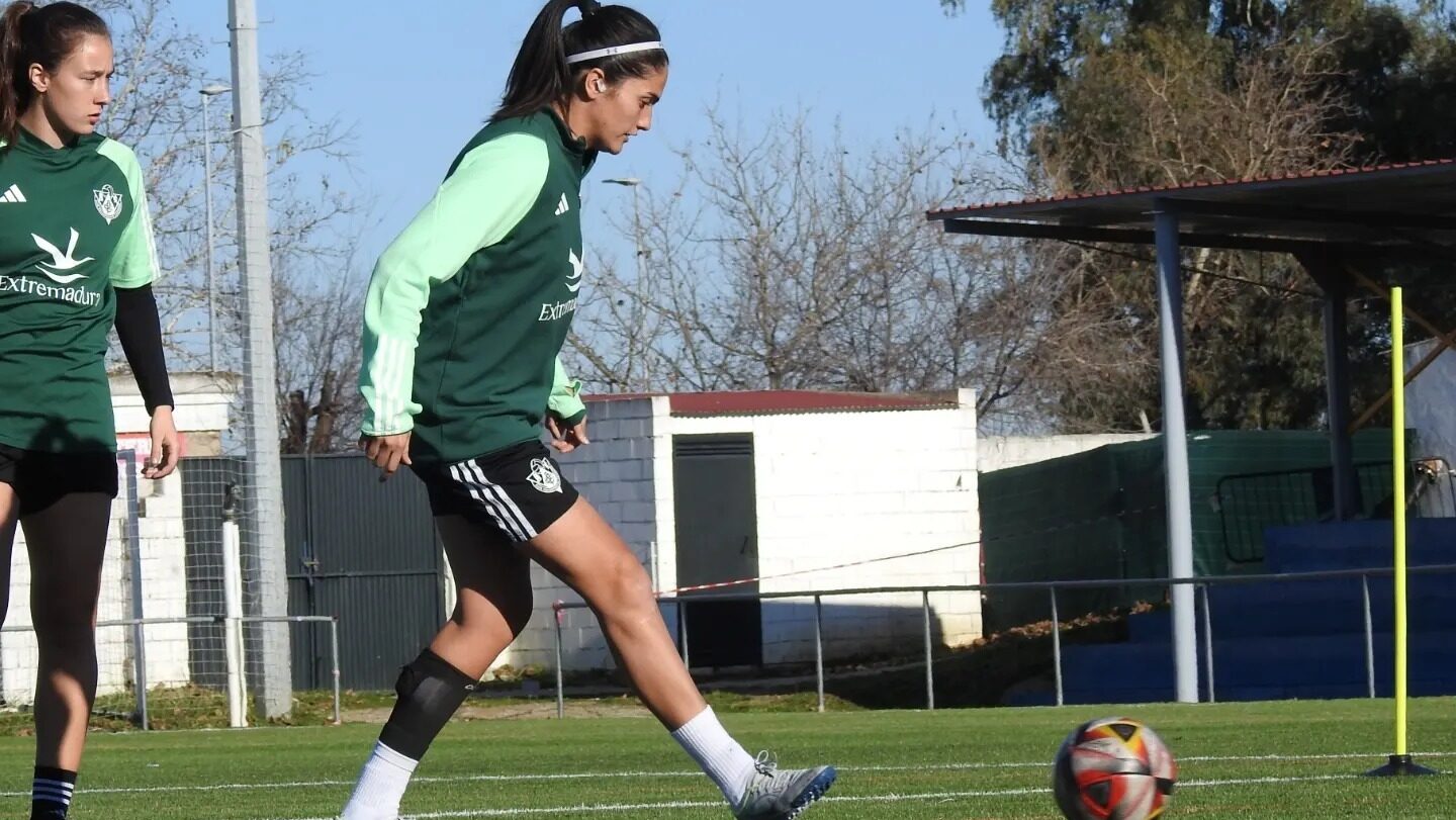 Bárbara Santibáñez renueva por quinta temporada con Cacereño