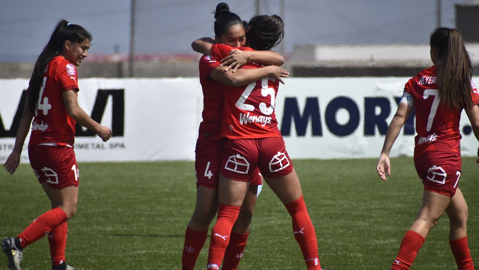 Universidad Católica vence a Deportes Iquique en la agonía