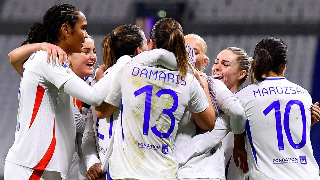 Olympique Lyon vence a Roma y está en cuartos de final de UWCL