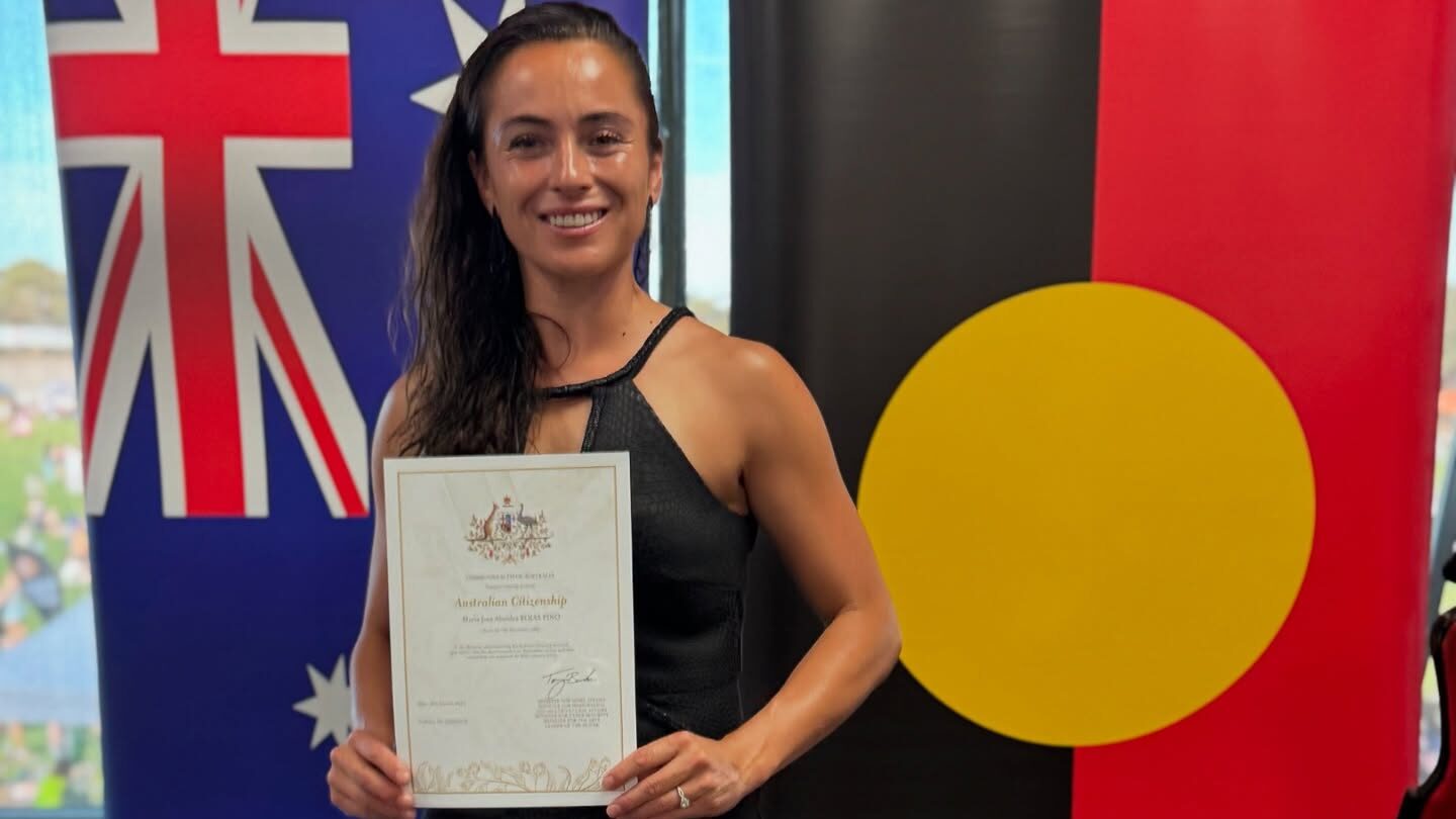 María José Rojas recibe su nacionalización australiana en el Australia Day